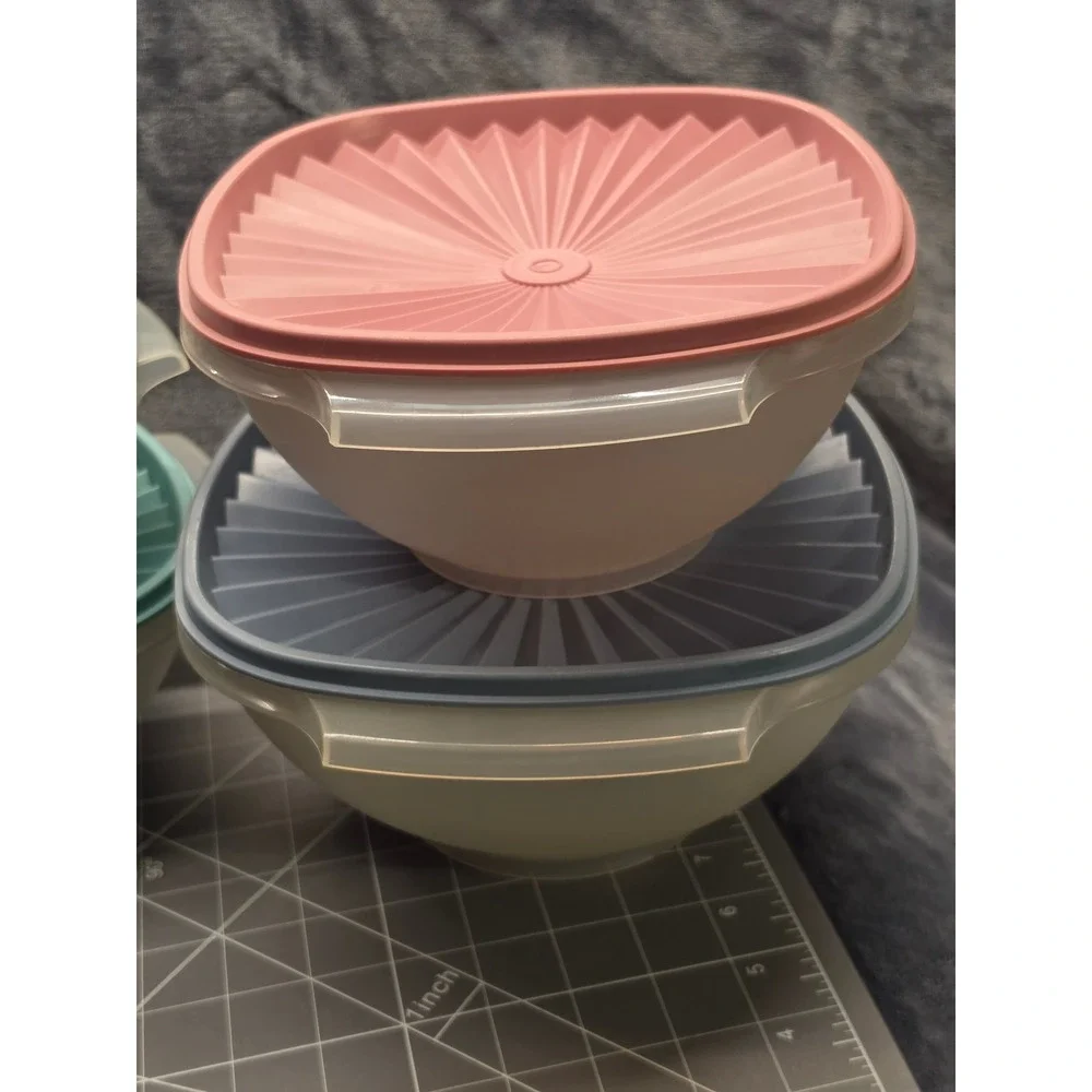 Tupperware Servalier Nesting Bowl Set 4pc Pastel Sunburst Lid Pink Blue Gray